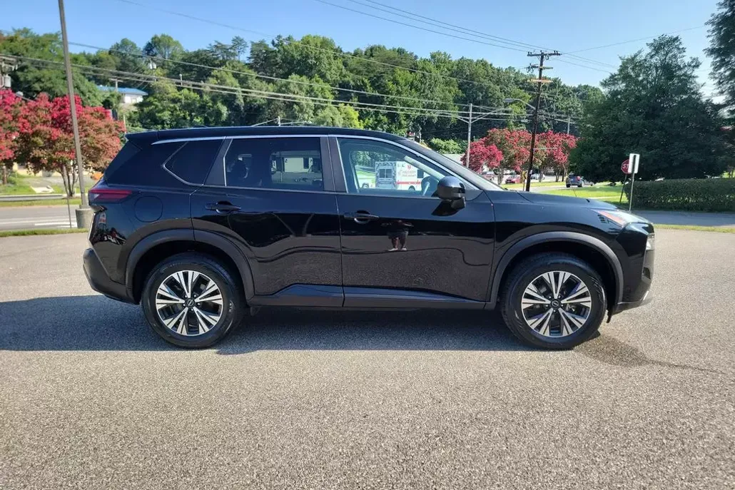 2023 Nissan Rogue SV photo 1