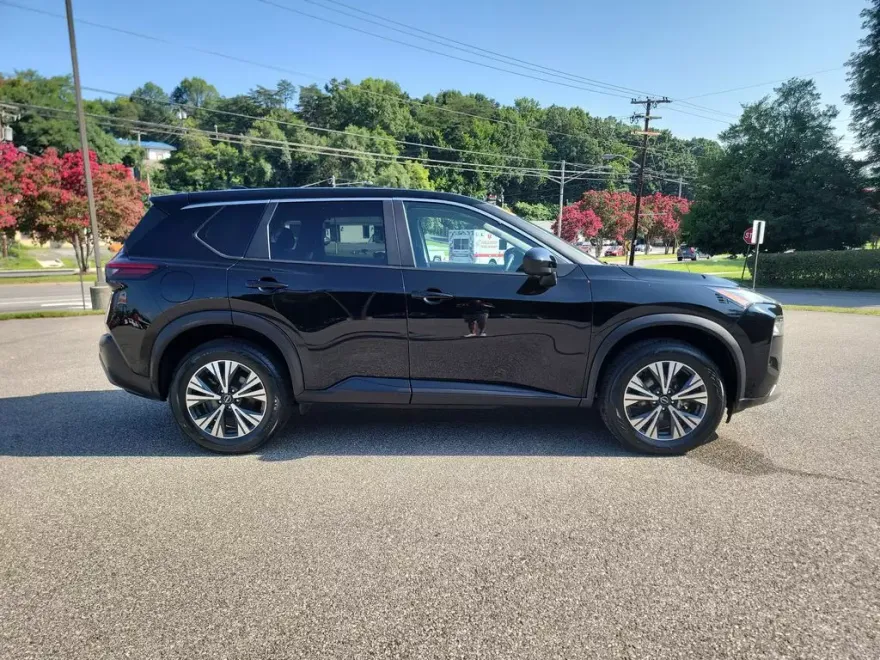 2023 Nissan Rogue SV photo 1