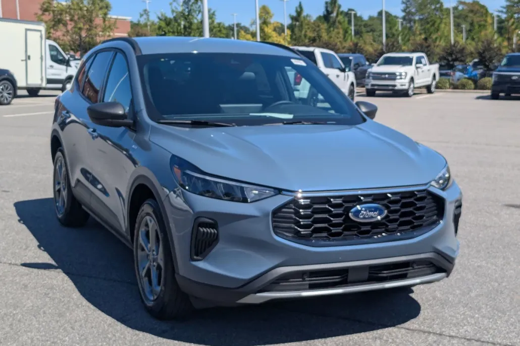 2025 Ford Escape ST-Line photo 1