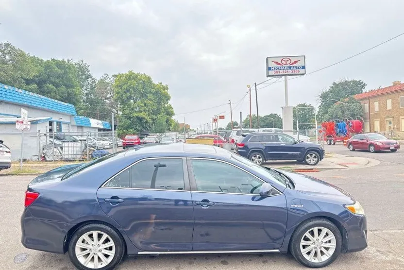 2014 Toyota Camry Hybrid XLE photo 1