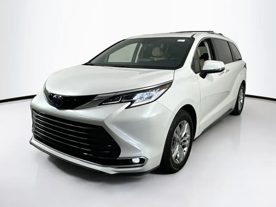2024 Toyota Sienna Limited photo 1
