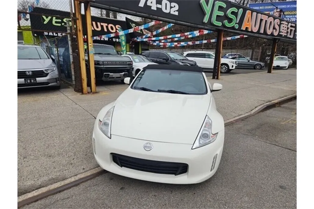 2015 Nissan 370Z photo 1