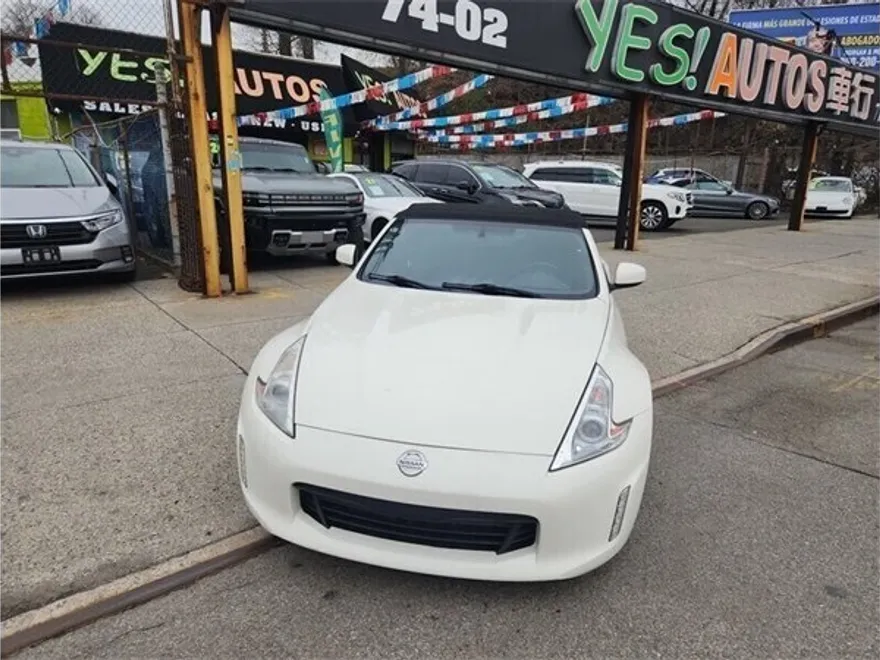 2015 Nissan 370Z photo 1