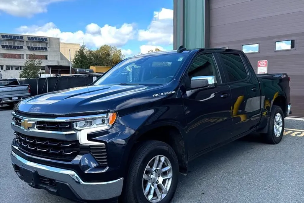 2022 Chevrolet Silverado 1500 LT photo 1