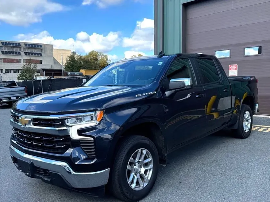 2022 Chevrolet Silverado 1500 LT photo 1