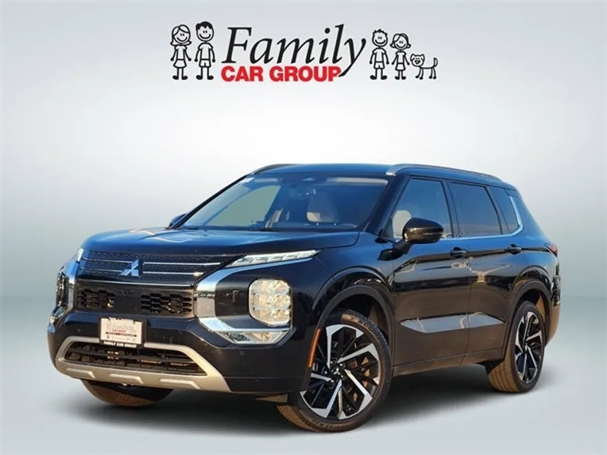 2023 Mitsubishi Outlander SEL photo 1