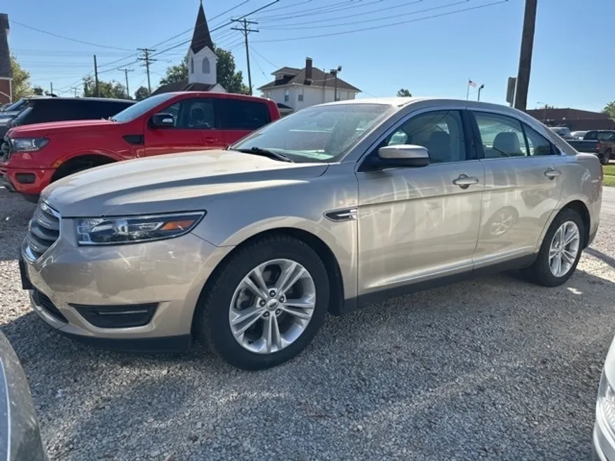 2018 Ford Taurus SEL photo 1
