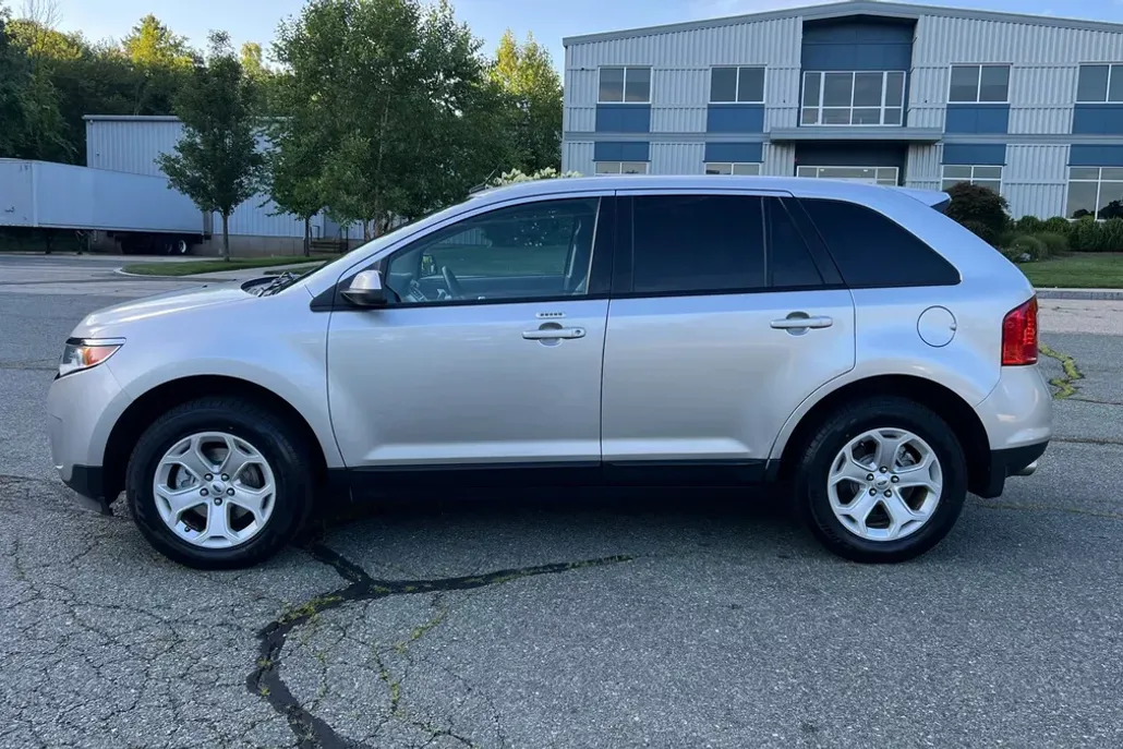 2013 Ford Edge SEL Sport photo 1