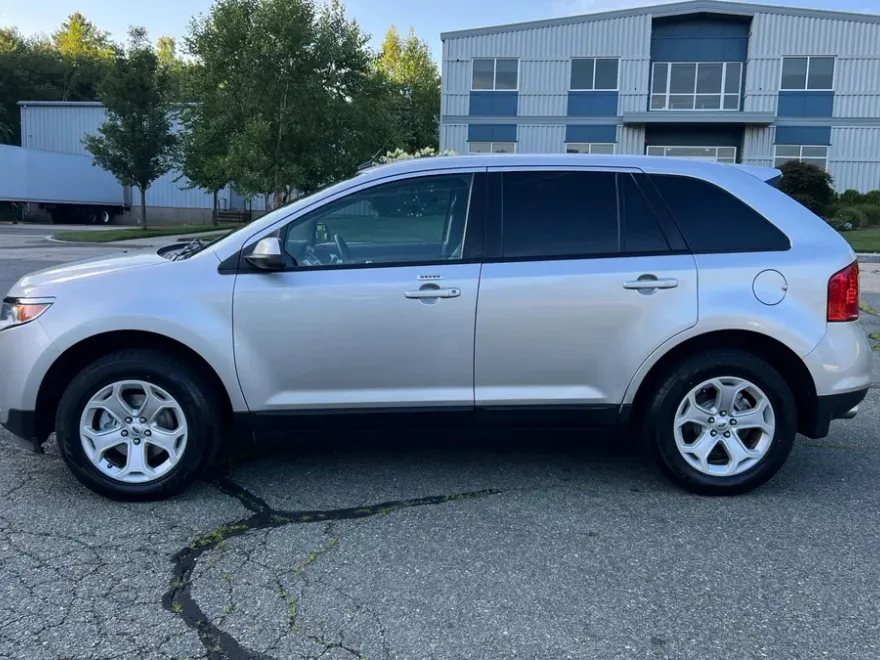 2013 Ford Edge SEL Sport photo 1