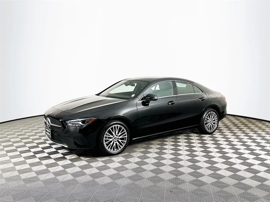 2025 Mercedes Benz CLA 250 4MATIC photo 1