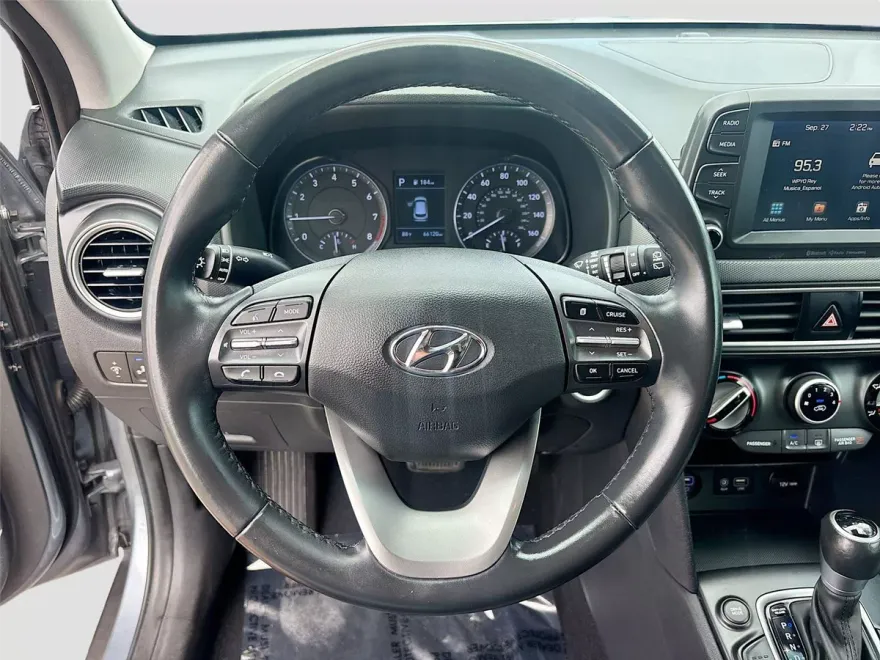 2020 Hyundai Kona SEL photo 1