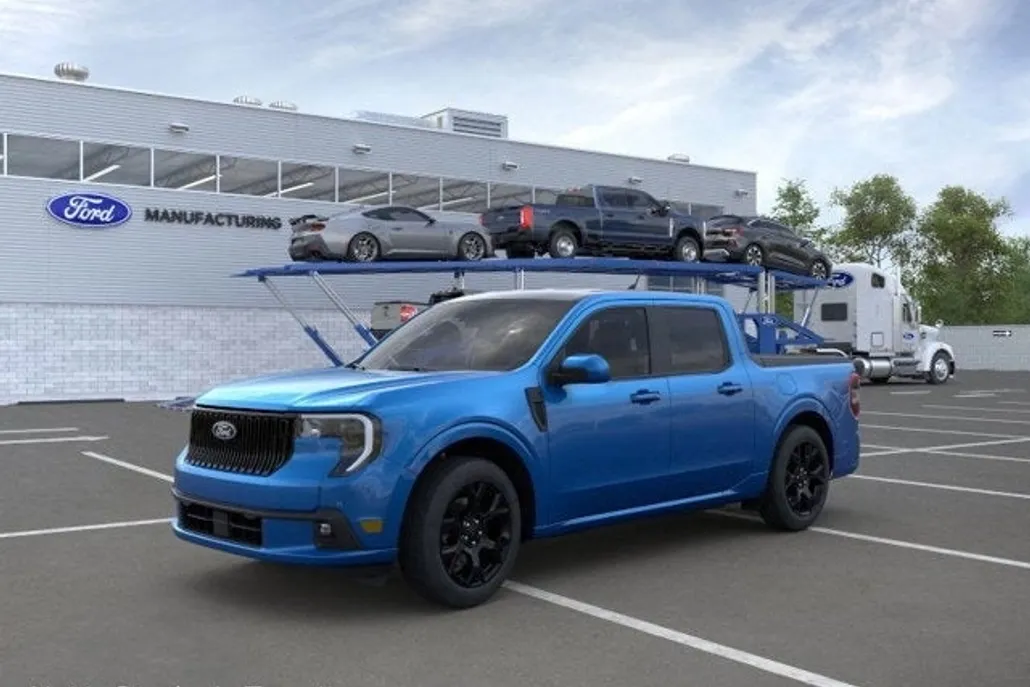 2025 Ford Maverick photo 1