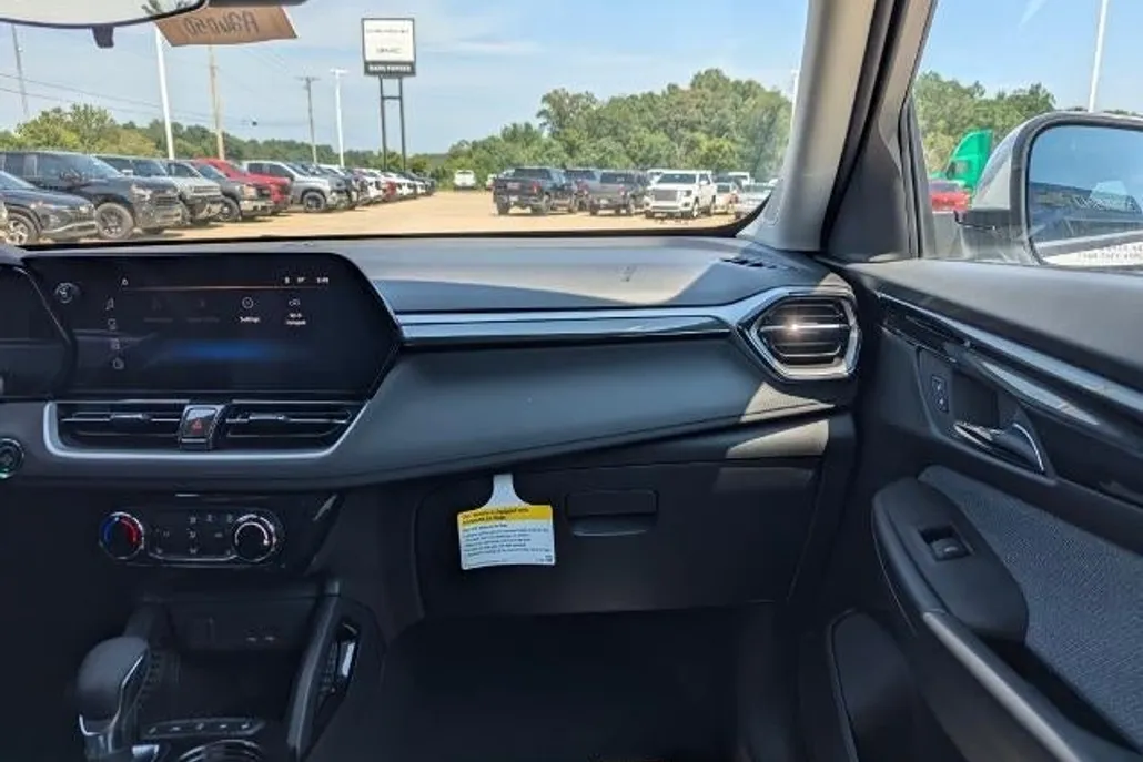 2026 Chevrolet Trailblazer LT photo 1