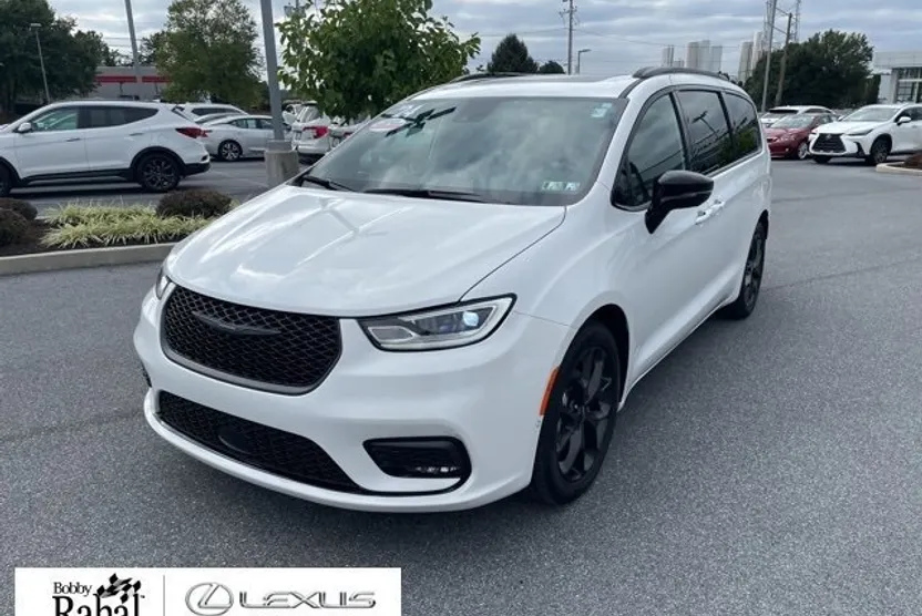2024 Chrysler Pacifica Limited photo 1