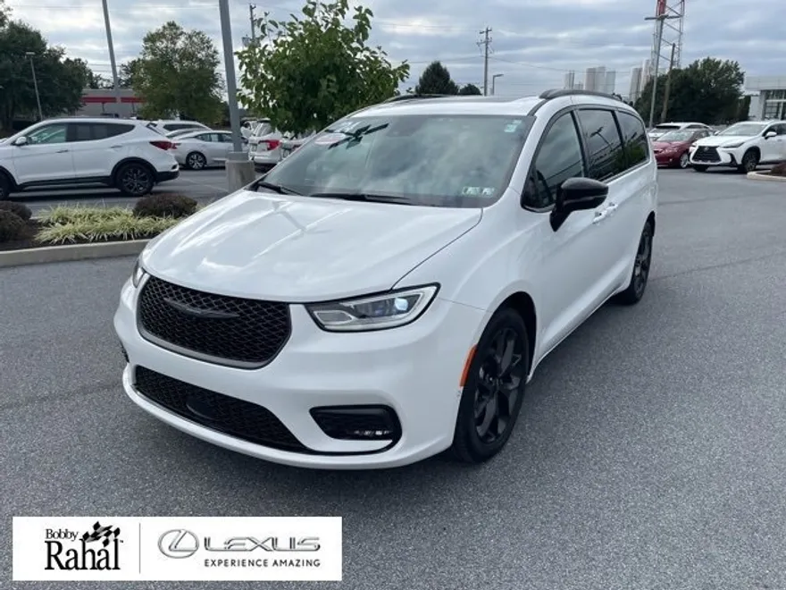 2024 Chrysler Pacifica Limited photo 1