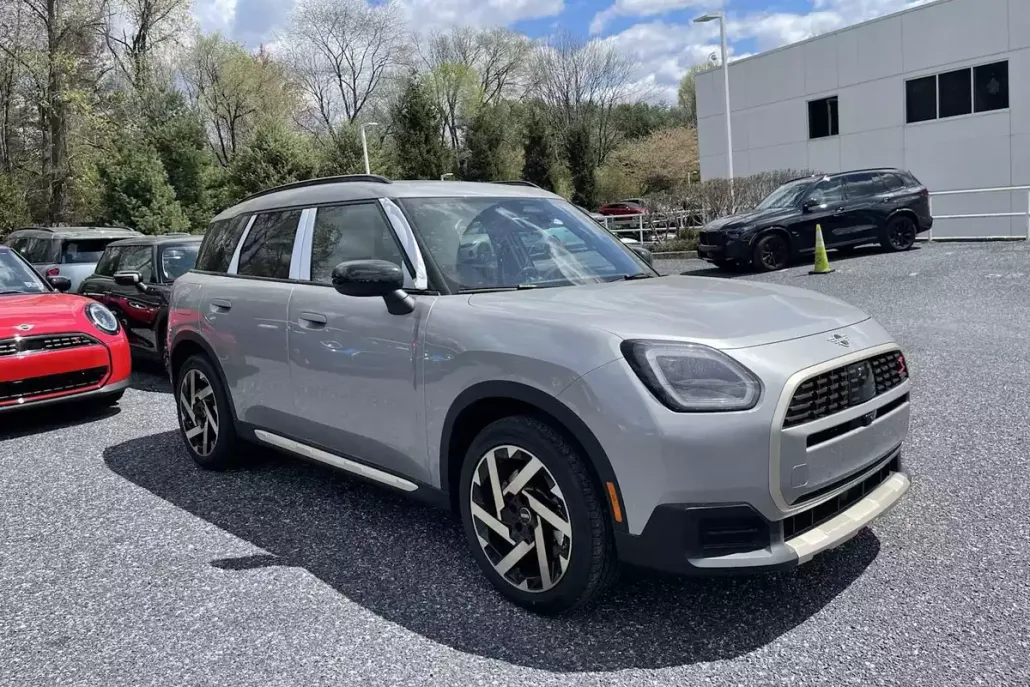 2025 Mini Cooper S ALL4 photo 1