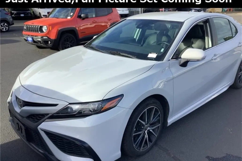 2022 Toyota Camry SE photo 1