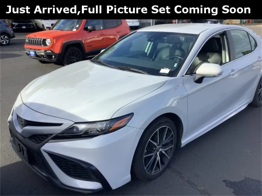 2022 Toyota Camry SE photo 1