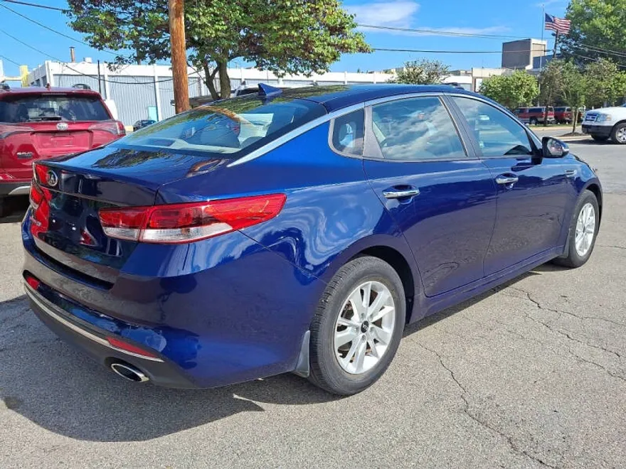 2016 Kia Optima LX photo 1