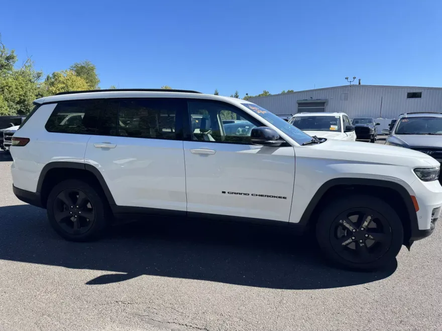 2022 Jeep Grand Cherokee Limited photo 1