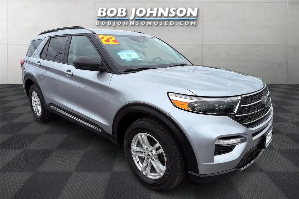 2022 Ford Explorer XLT photo 1