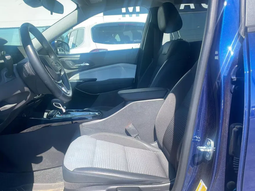 2024 Chevrolet Trax LT photo 1