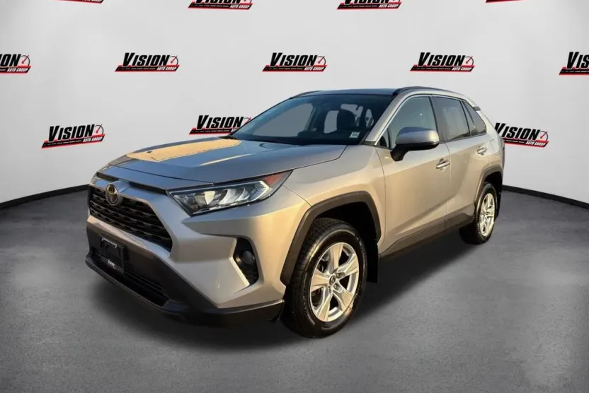 2019 Toyota RAV4 XLE photo 1