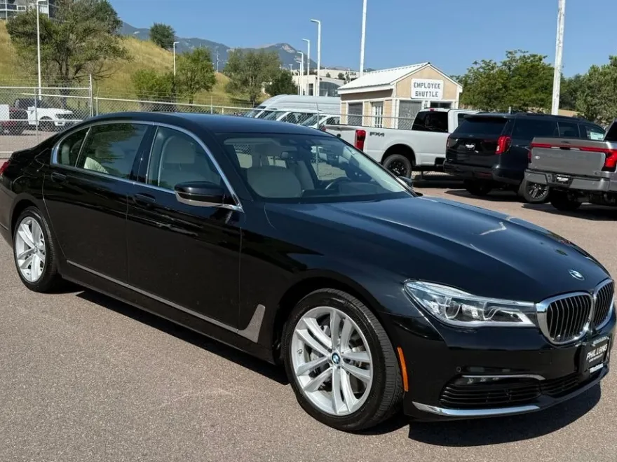 2018 Bmw 750i / B7 xDrive Sedan photo 1