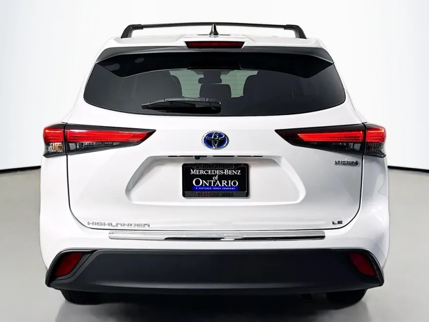 2023 Toyota Highlander Hybrid LE photo 1