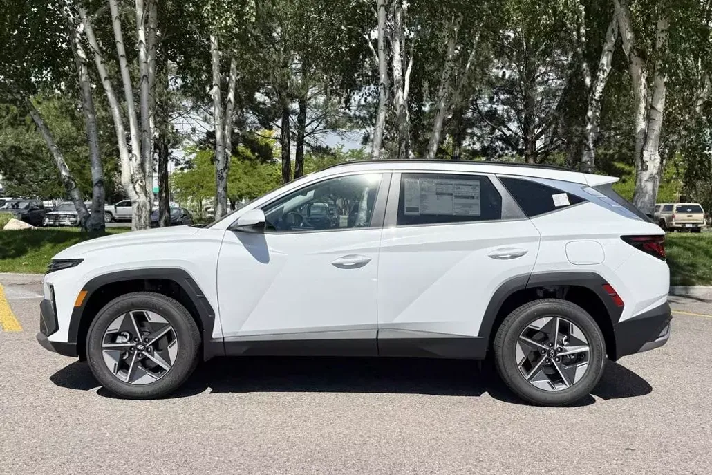 2025 Hyundai Tucson SEL photo 1