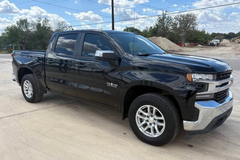 2020 Chevrolet Silverado 1500 LT photo 1