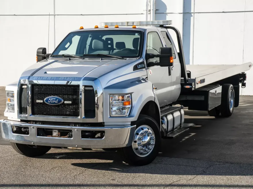 2017 Ford F-650 photo 1
