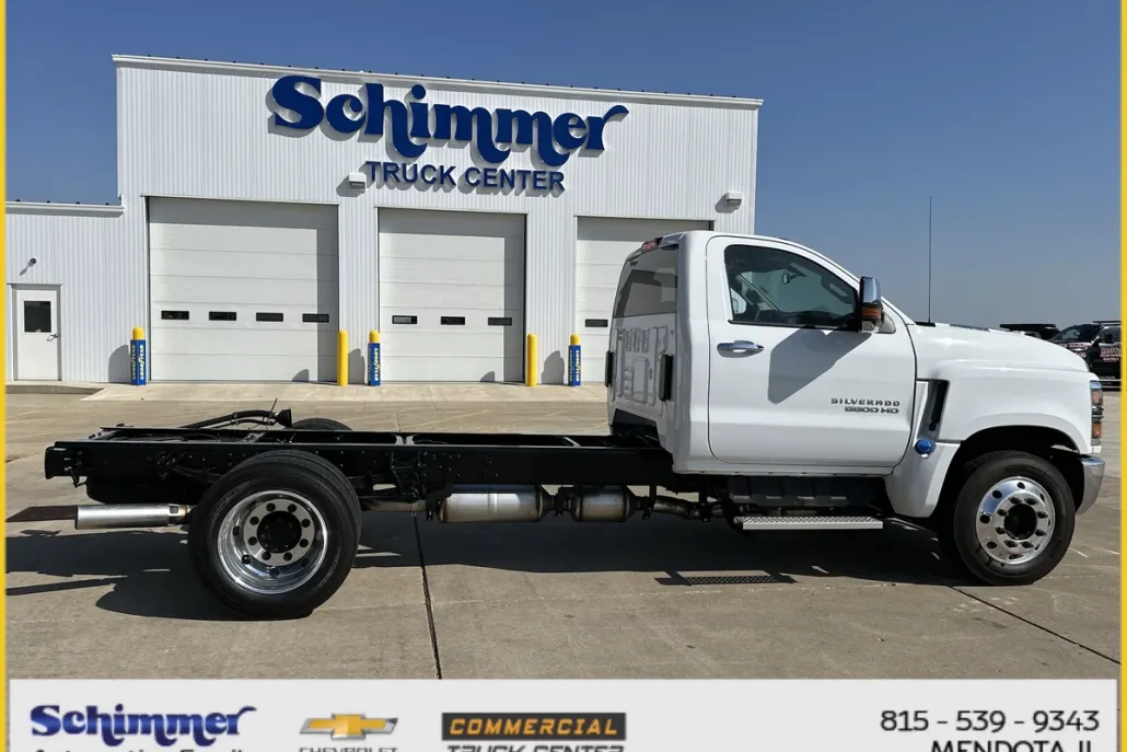 2024 Chevrolet Silverado 5500HD LT photo 1