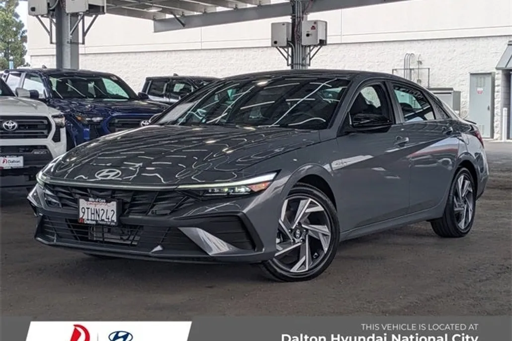 2025 Hyundai Elantra Hybrid SEL Sport photo 1