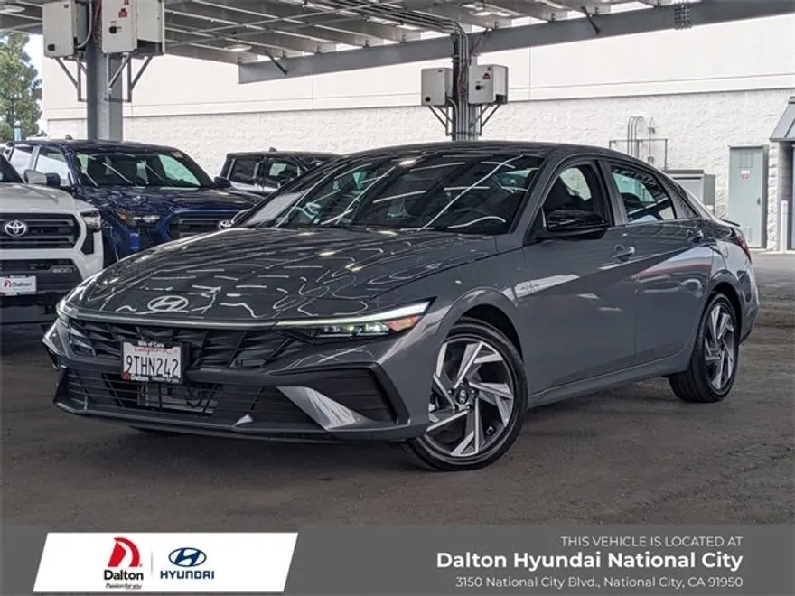 2025 Hyundai Elantra Hybrid SEL Sport photo 1
