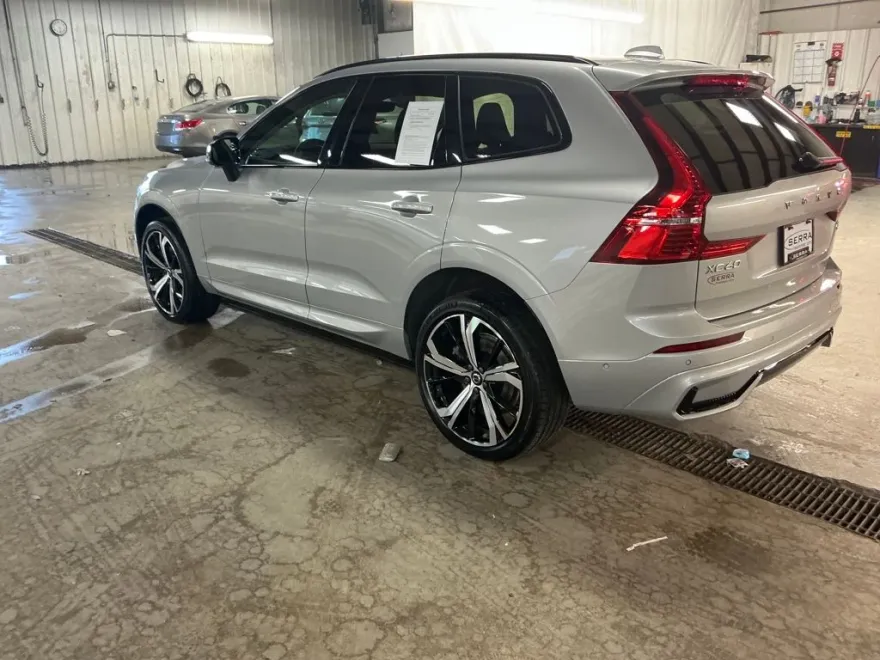 2023 Volvo XC60 B5 Ultimate photo 1