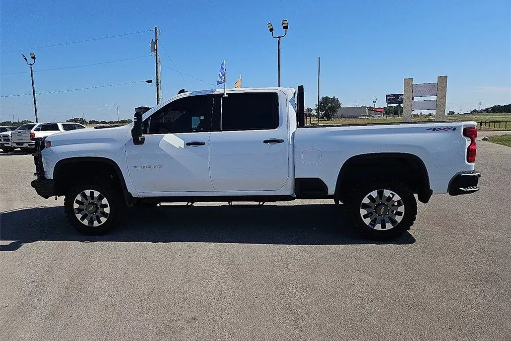 2023 Chevrolet Silverado 2500HD Custom photo 1