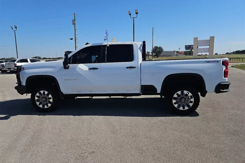 2023 Chevrolet Silverado 2500HD Custom photo 1
