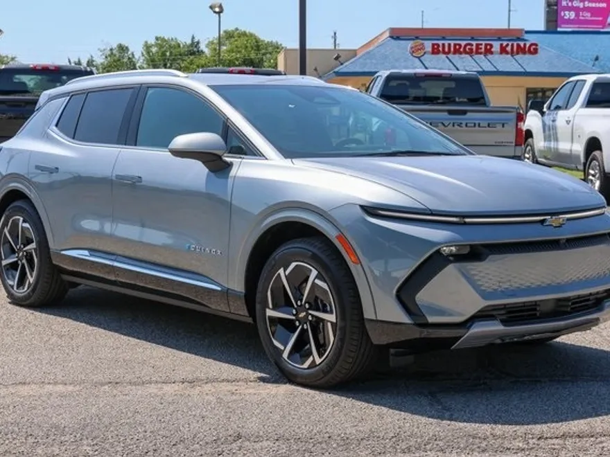 2025 Chevrolet Equinox EV 1LT photo 1