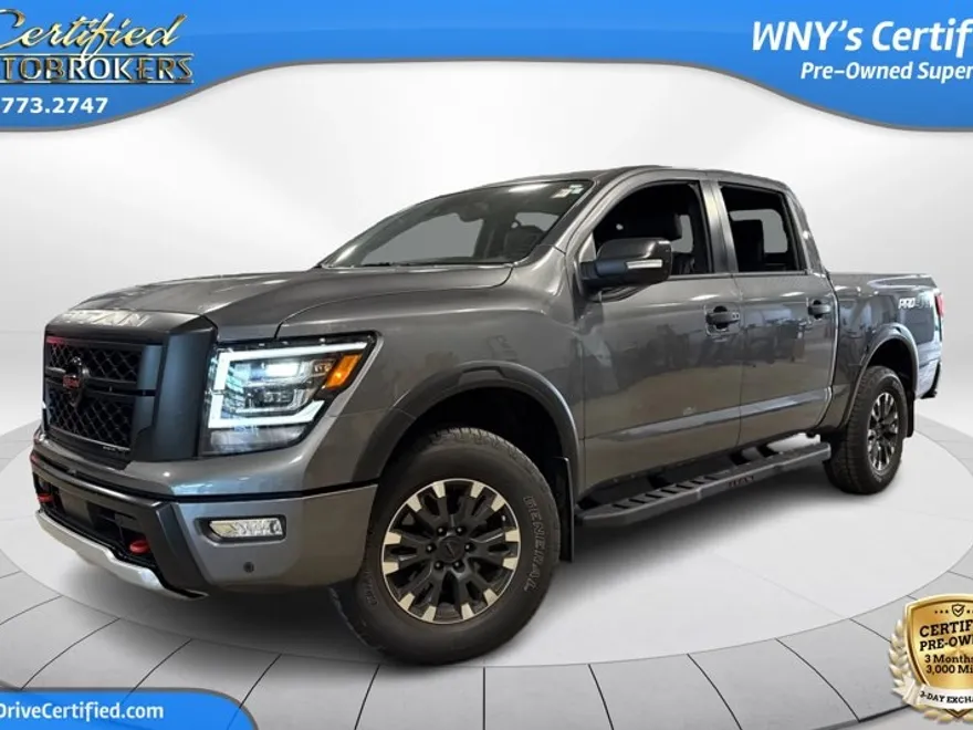 2022 Nissan Titan photo 1