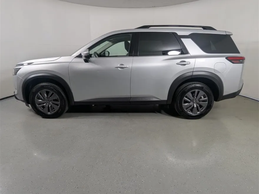 2025 Nissan Pathfinder SV photo 1