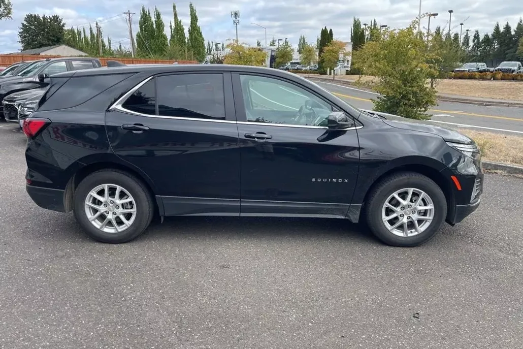 2024 Chevrolet Equinox LT photo 1