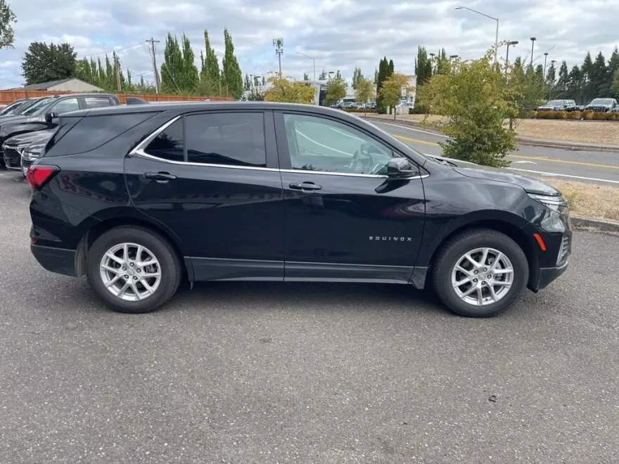2024 Chevrolet Equinox LT photo 1