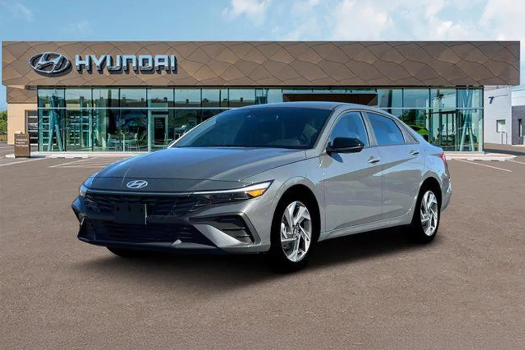 2025 Hyundai Elantra SEL Sport photo 1