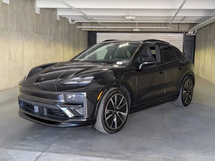 2025 Porsche Macan Electric Turbo photo 1