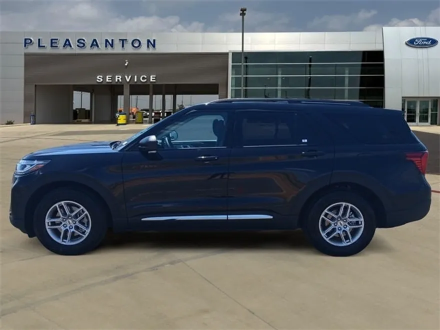 2025 Ford Explorer photo 1