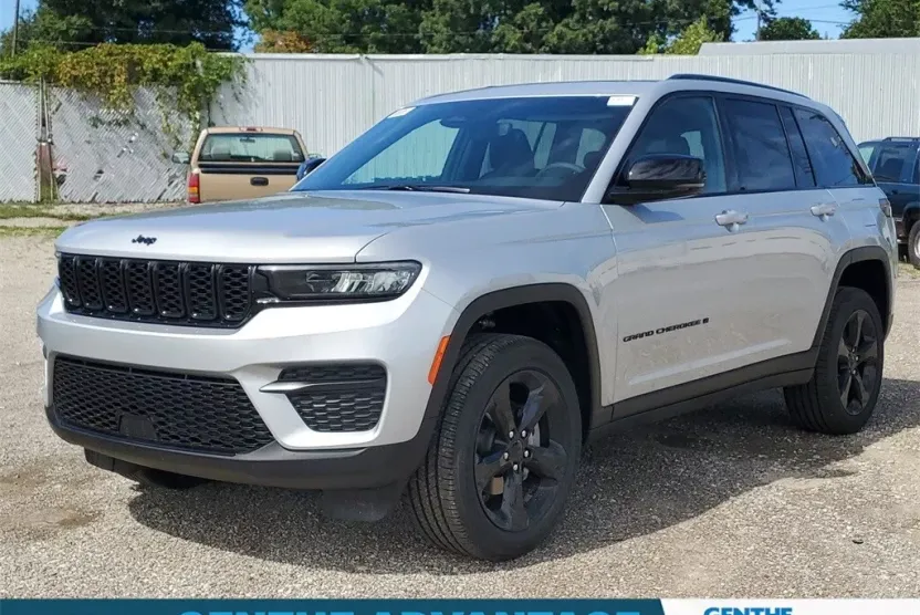2024 Jeep Grand Cherokee Laredo Altitude X photo 1