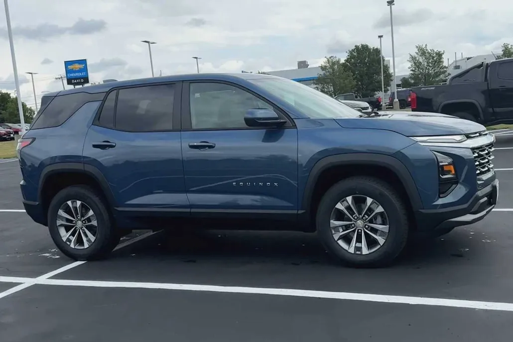2026 Chevrolet Equinox LT photo 1