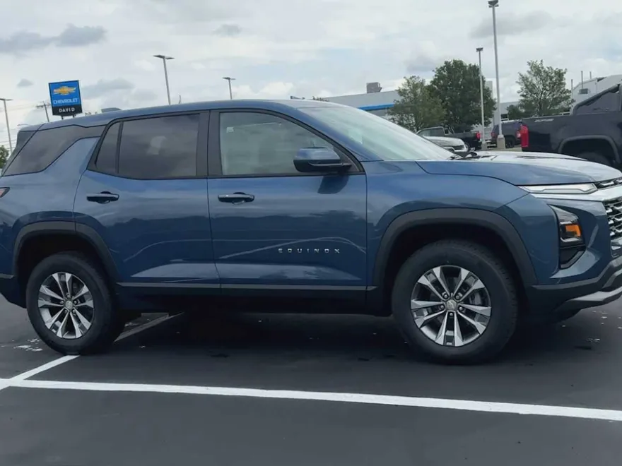 2026 Chevrolet Equinox LT photo 1