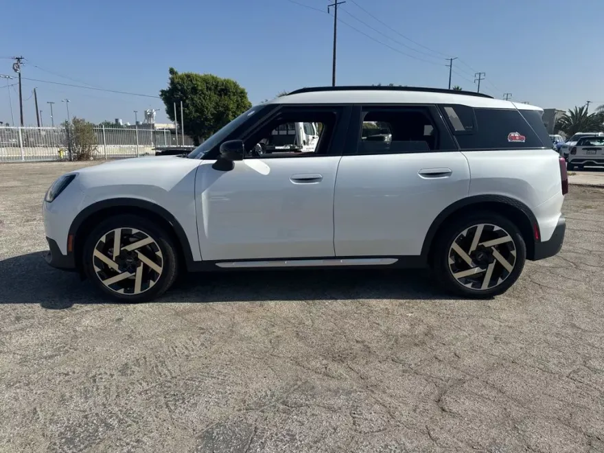 2025 Mini Countryman Iconic photo 1